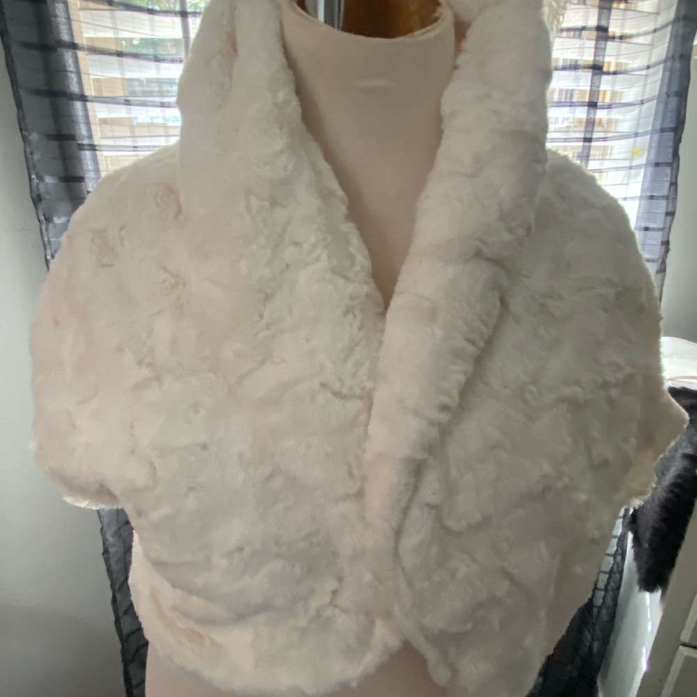 Wedding faux fur shrug